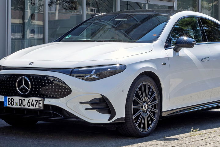Nuevo Mercedes CLA con diseño elegante y moderno.