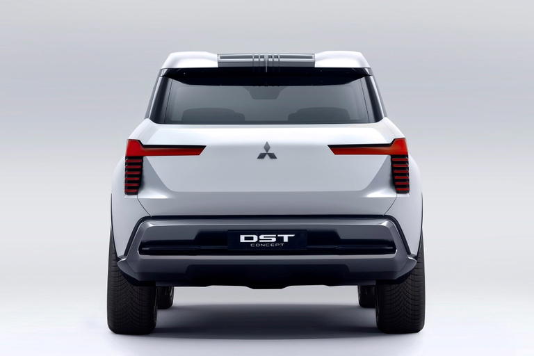 El futurista dise&ntilde;o trasero del concepto DST de Mitsubishi impresiona.