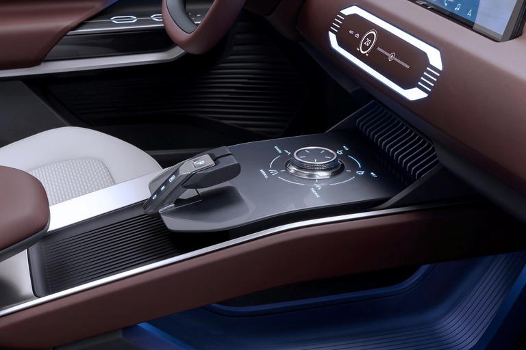 Destaca un dise&ntilde;o ergon&oacute;mico y moderno, con tecnolog&iacute;a avanzada al volante.
