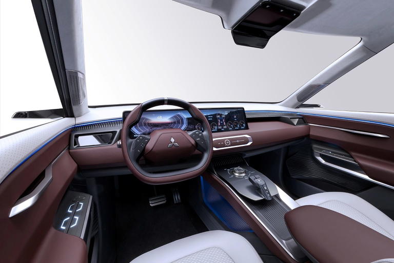 Interior futurista del Mitsubishi DST Concept, destacando sus acabados y tecnolog&iacute;a.