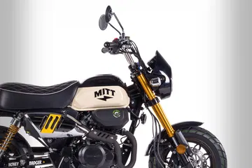 La Mitt Ibiza es una minimoto que combina estilo y funcionalidad, perfecta para iniciarse en el mundo de las dos ruedas.