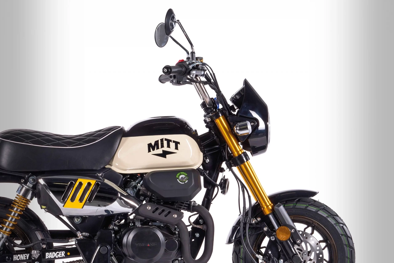 La Mitt Ibiza es una minimoto que combina estilo y funcionalidad, perfecta para iniciarse en el mundo de las dos ruedas.