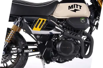 Vista detallada del motor de la mitt ibiza, mostrando su diseño compacto y moderno.