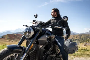 Si quieres ser la envidia de tus amigos moteros, esta custom V-twin de un litro y precio de saldo es todo lo que necesitas.