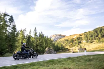 Si quieres ser la envidia de tus amigos moteros, esta custom V-twin de un litro y precio de saldo es todo lo que necesitas.