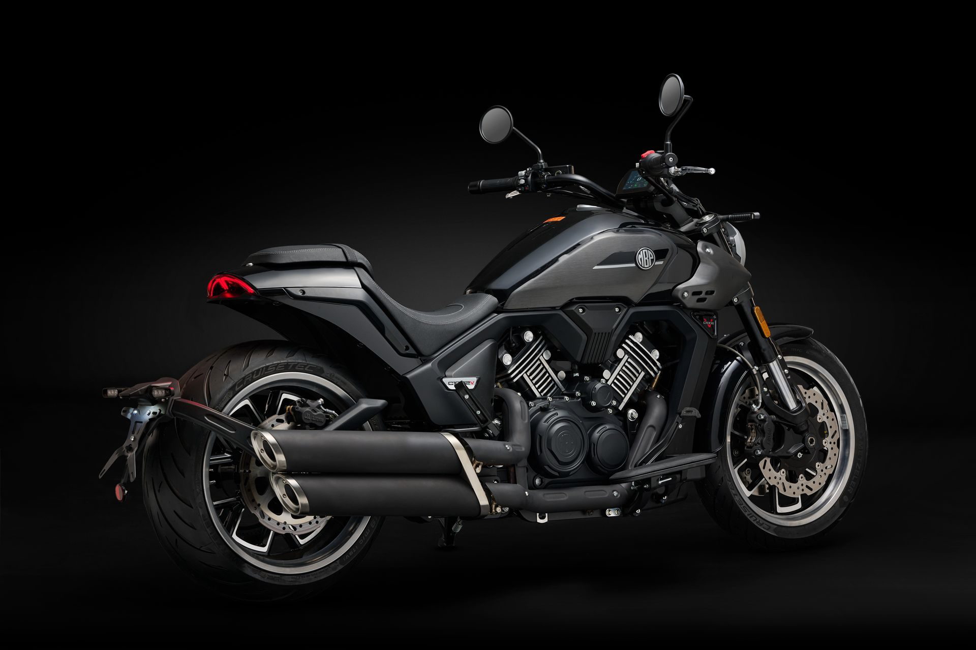 Esta custom V-twin de un litro destaca por su diseño robusto y atractivo.