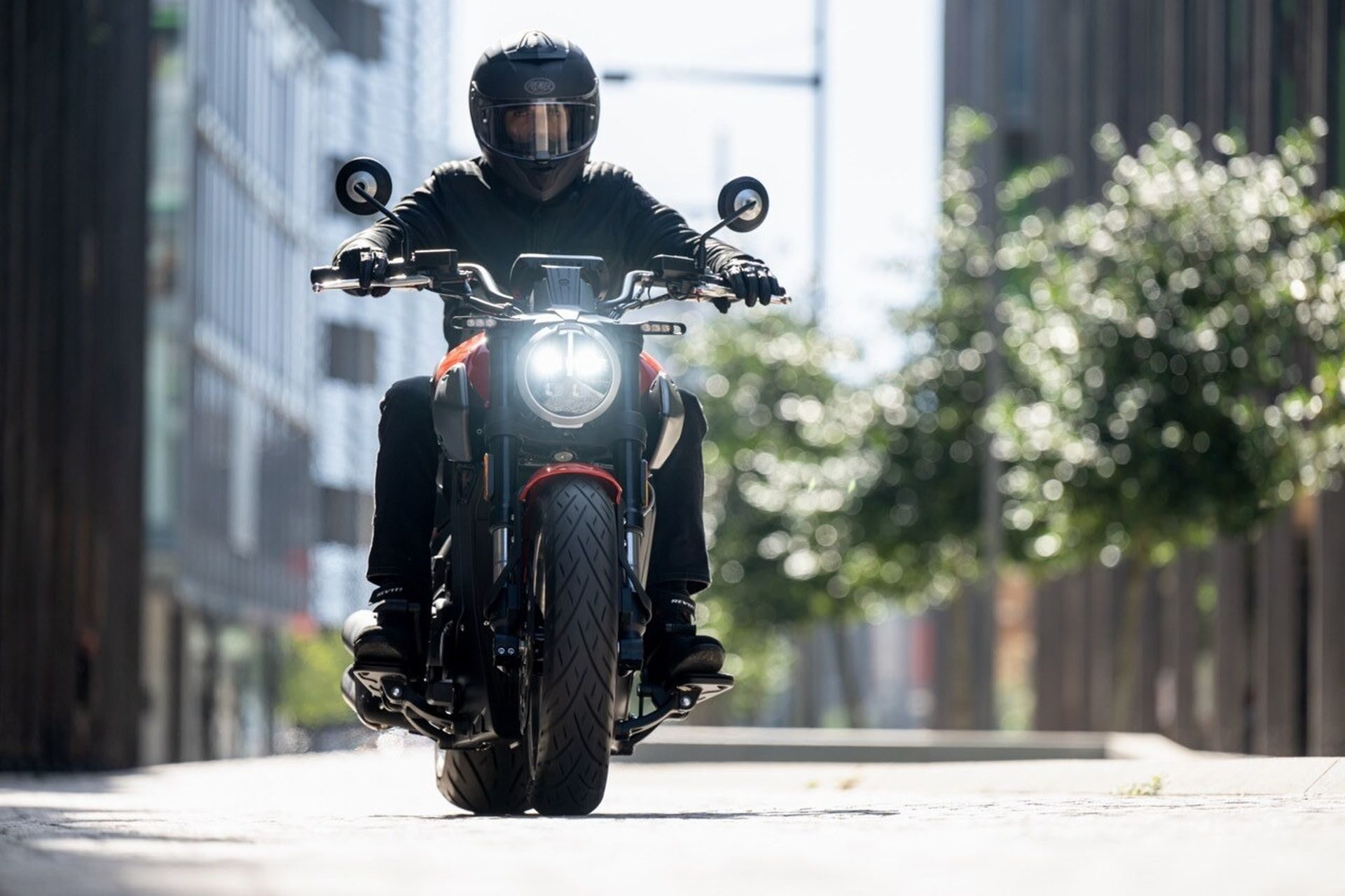 Si quieres ser la envidia de tus amigos moteros, esta custom V-twin de un litro y precio de saldo es todo lo que necesitas.