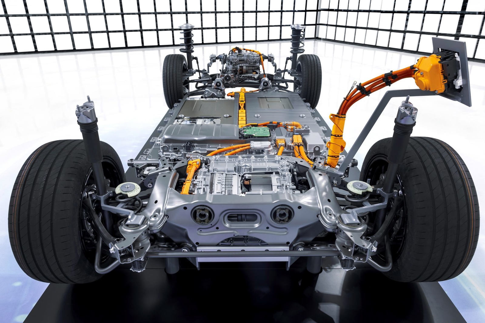 Vista detallada del motor eléctrico del nuevo Mercedes CLA. Innovación y eficiencia al máximo nivel.