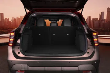 Amplio maletero del Nissan Kicks, ideal para viajes. Práctico y funcional para el día a día.