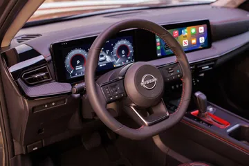 El interior del Nissan Kicks destaca por su modernidad y tecnología intuitiva.