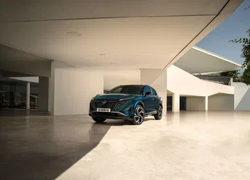 El nuevo Nissan Qashqai híbrido destaca con diseño moderno y eficiencia notable.