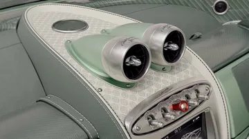 Vista del exclusivo interior del Pagani Huayra Codalunga Speedster.