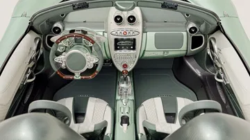 Vista del interior del Pagani Huayra Codalunga Speedster, ingeniería y lujo en armonía. Vista del interior del Pagani Huayra Codalunga Speedster, ingeniería y lujo en armonía.