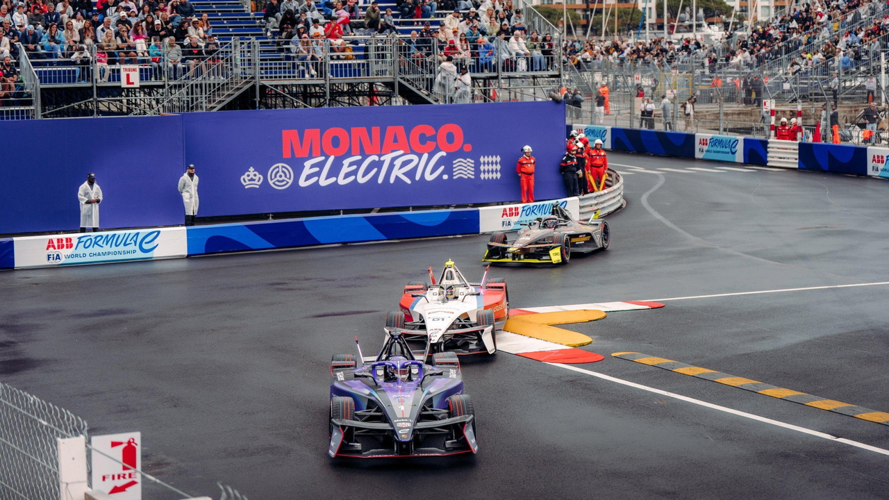 La Fórmula E muestra su emocionante carrera en Mónaco, destacando la competitividad de los pilotos.