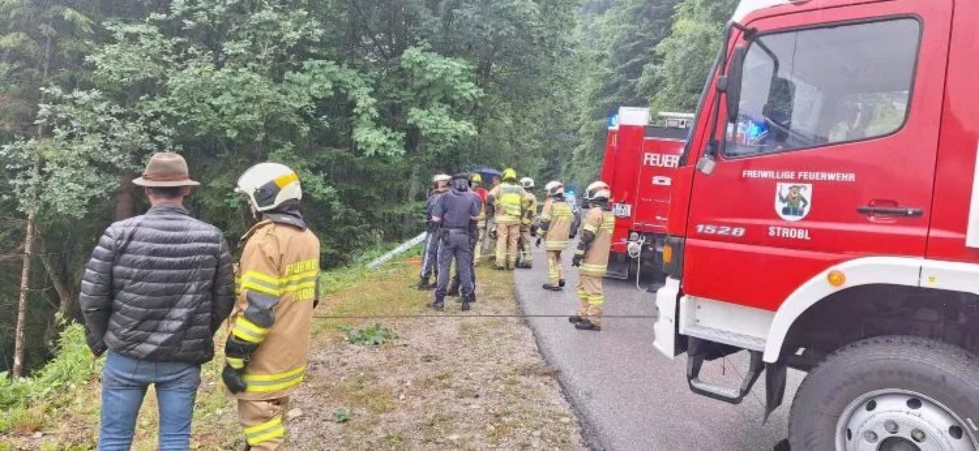 Intervención de emergencia tras un accidente de Porsche Carrera GT en Austria.