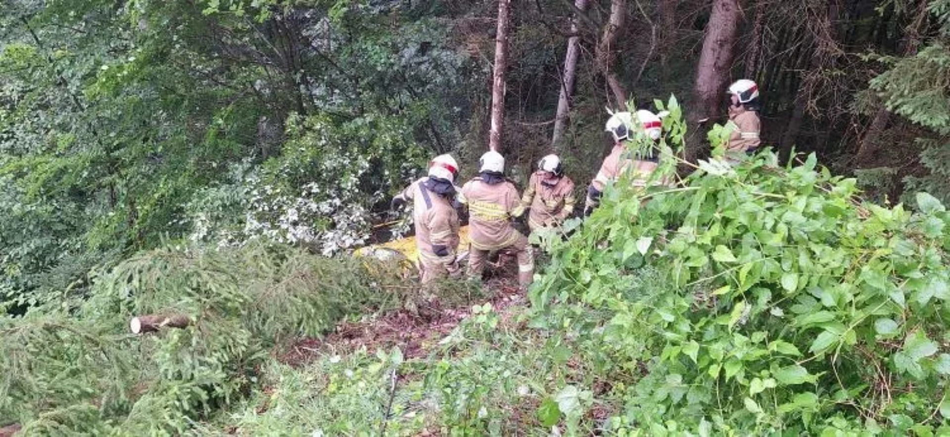 Accidente del Porsche Carrera GT en Austria, mostrando los daños tras la caída.