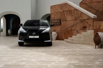 Presentamos el Lexus que redefine la experiencia de conducción sin cables.