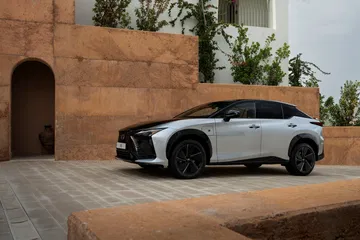 El nuevo Lexus redefine la conducción con su tecnología steer-by-wire sin cables.