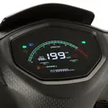 Tablero LCD de la scooter QJ Motor LTS 50S, muestra velocidad y nivel de batería.