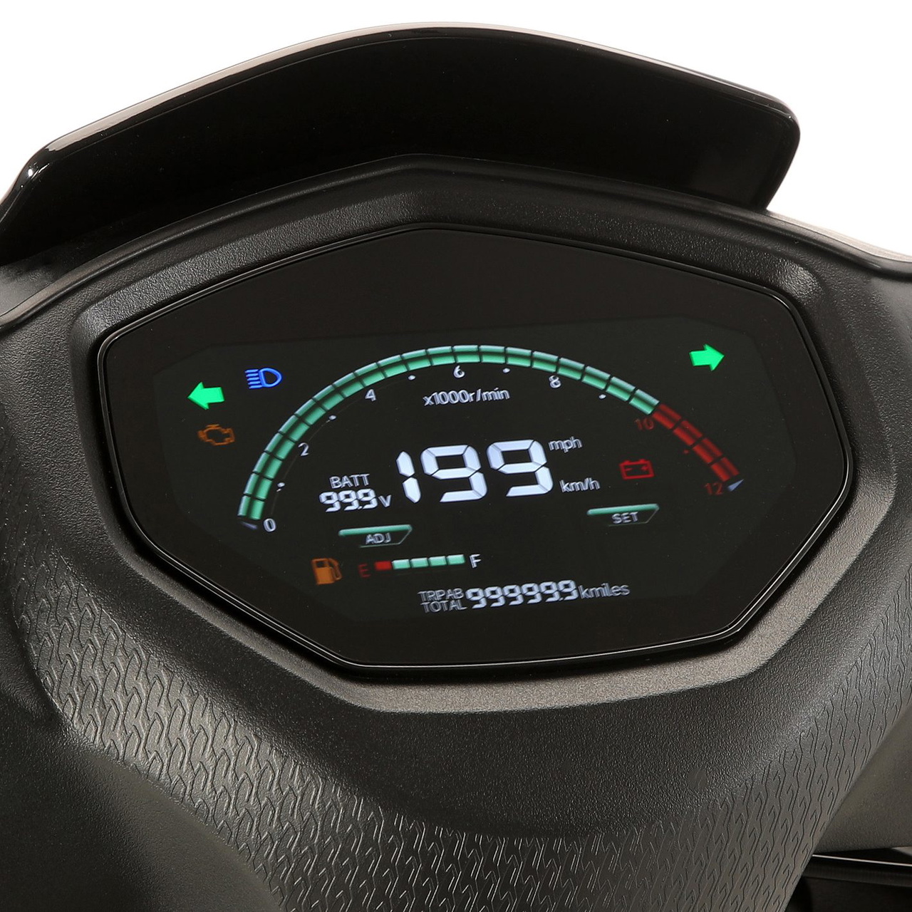 Tablero LCD de la scooter QJ Motor LTS 50S, muestra velocidad y nivel de batería.