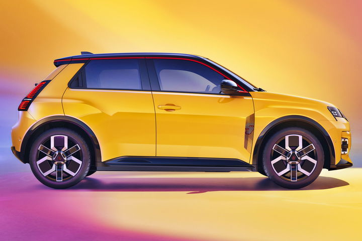 Renault 5 E-Tech renault 5 e-tech en un vibrante color amarillo