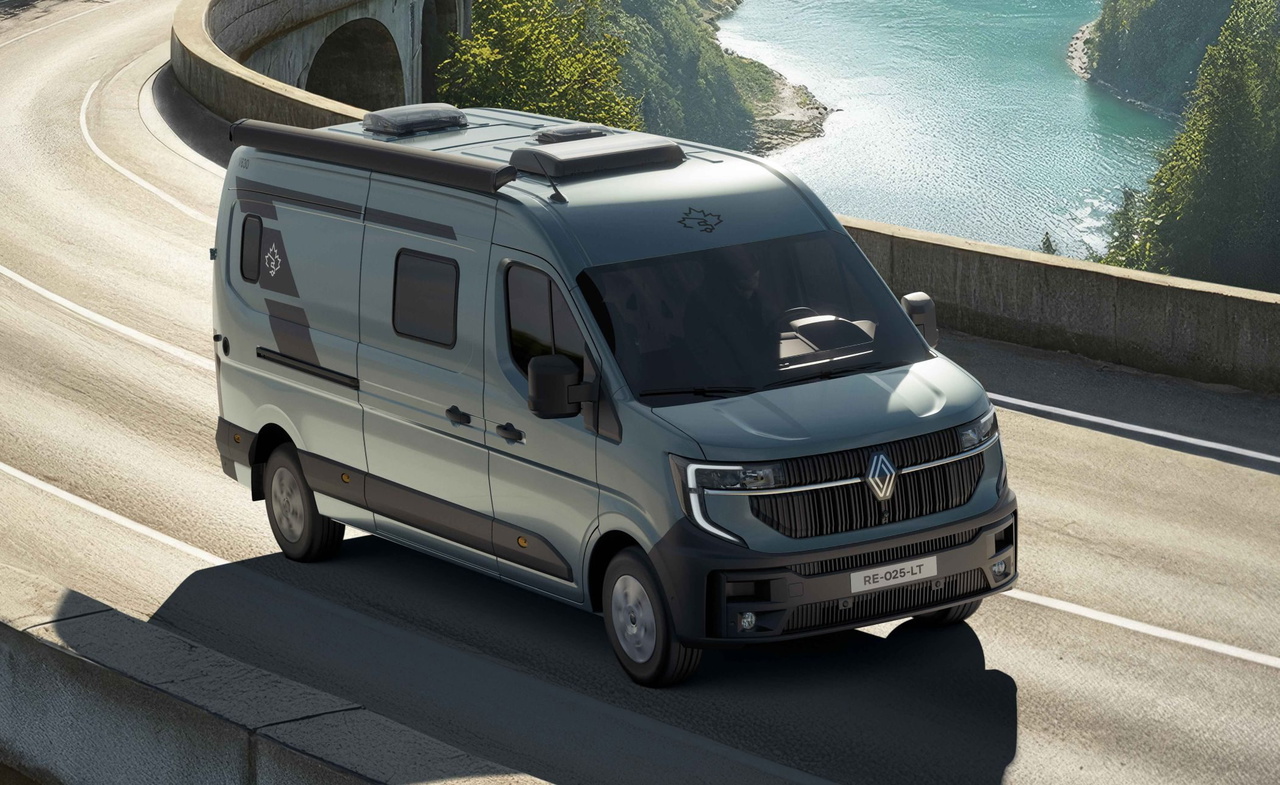 Camper moderna basada en Renault Master, ideal para aventuras.