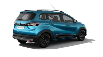 Vista trasera y lateral del Renault Triber, un MPV compacto y versátil.