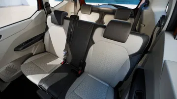 Interior del Renault Triber con asientos configurables para siete pasajeros.