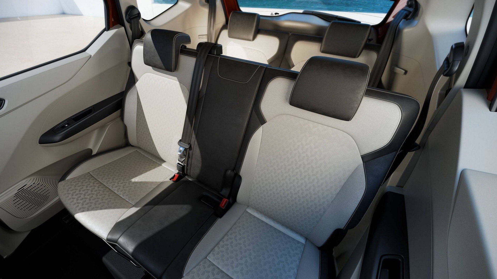 Interior del Renault Triber con asientos configurables para siete pasajeros.