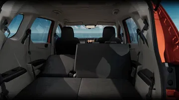 Amplio espacio interior con opción de configuración de asientos para 7 plazas.