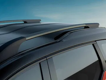 Vista del techo del Renault Triber, destacando sus barras para carga.