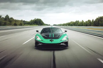 El Rimac Nevera R se prepara para romper récords de aceleración en pista.