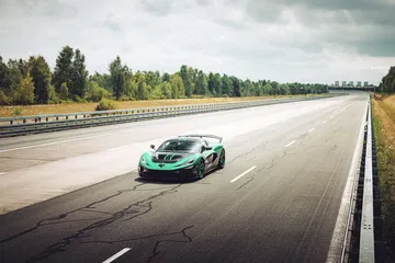 El Rimac Nevera R destaca por su diseño aerodinámico y tecnología avanzada. El Rimac Nevera R destaca por su diseño aerodinámico y tecnología avanzada.