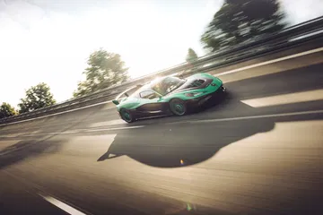 El Rimac Nevera R alcanza 0 a 400 km/h en un abrir y cerrar de ojos, redefiniendo la velocidad. El Rimac Nevera R alcanza 0 a 400 km/h en un abrir y cerrar de ojos, redefiniendo la velocidad.