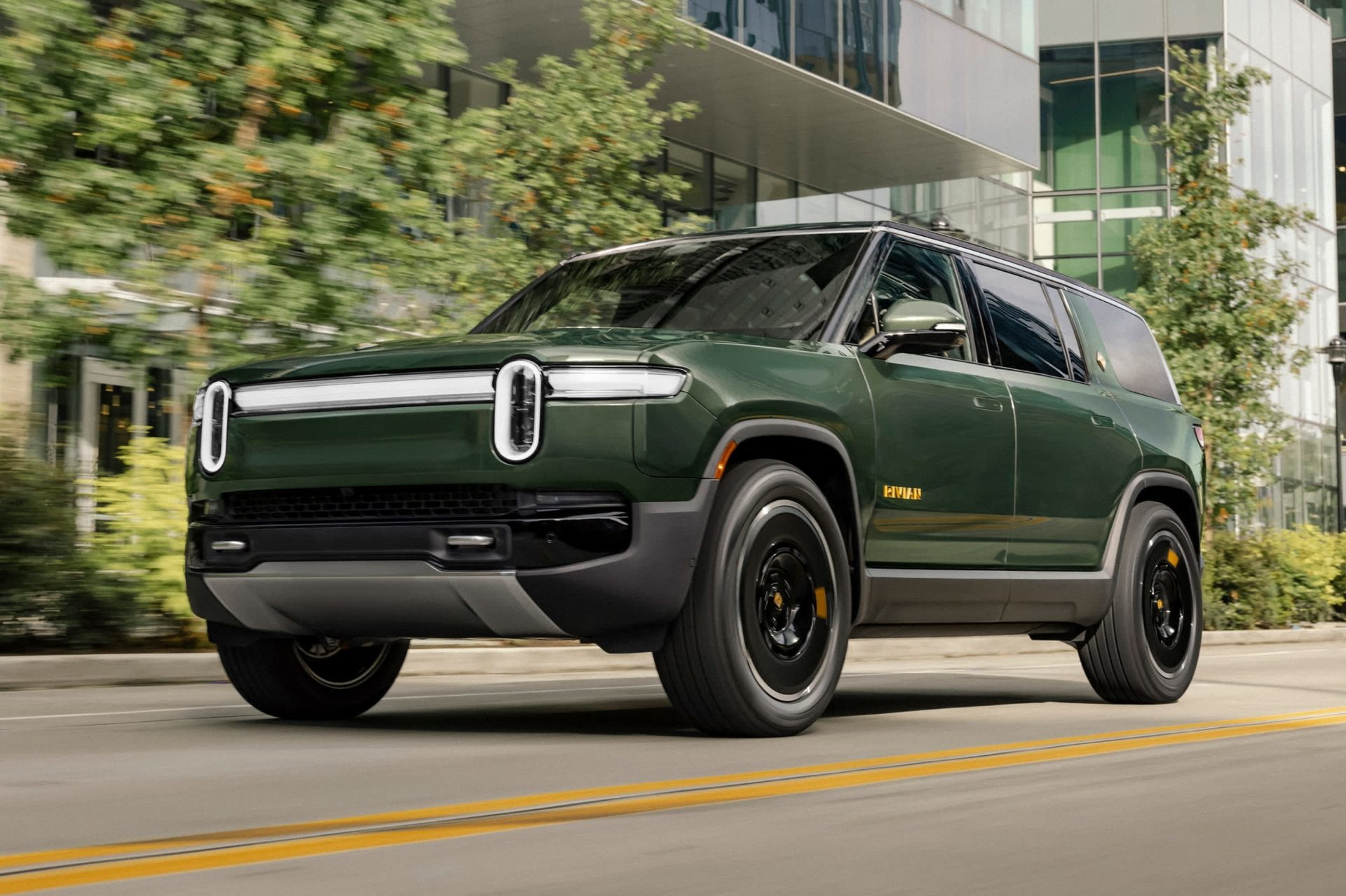 rivian-r1s-2026-09