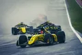 Stanek en acción durante la carrera principal de F2 en Spa, destacando su victoria.