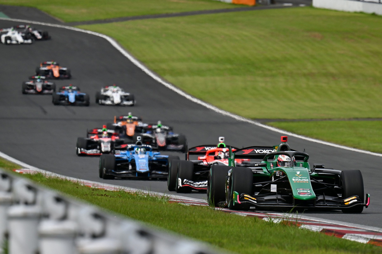 Sho Tsuboi lidera la carrera en Fuji con firmeza y destreza.