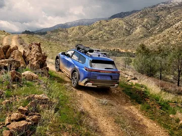 El Subaru e-Outback Trailseeker 2026 destaca en rutas off-road con un diseño robusto. El Subaru e-Outback Trailseeker 2026 destaca en rutas off-road con un diseño robusto.