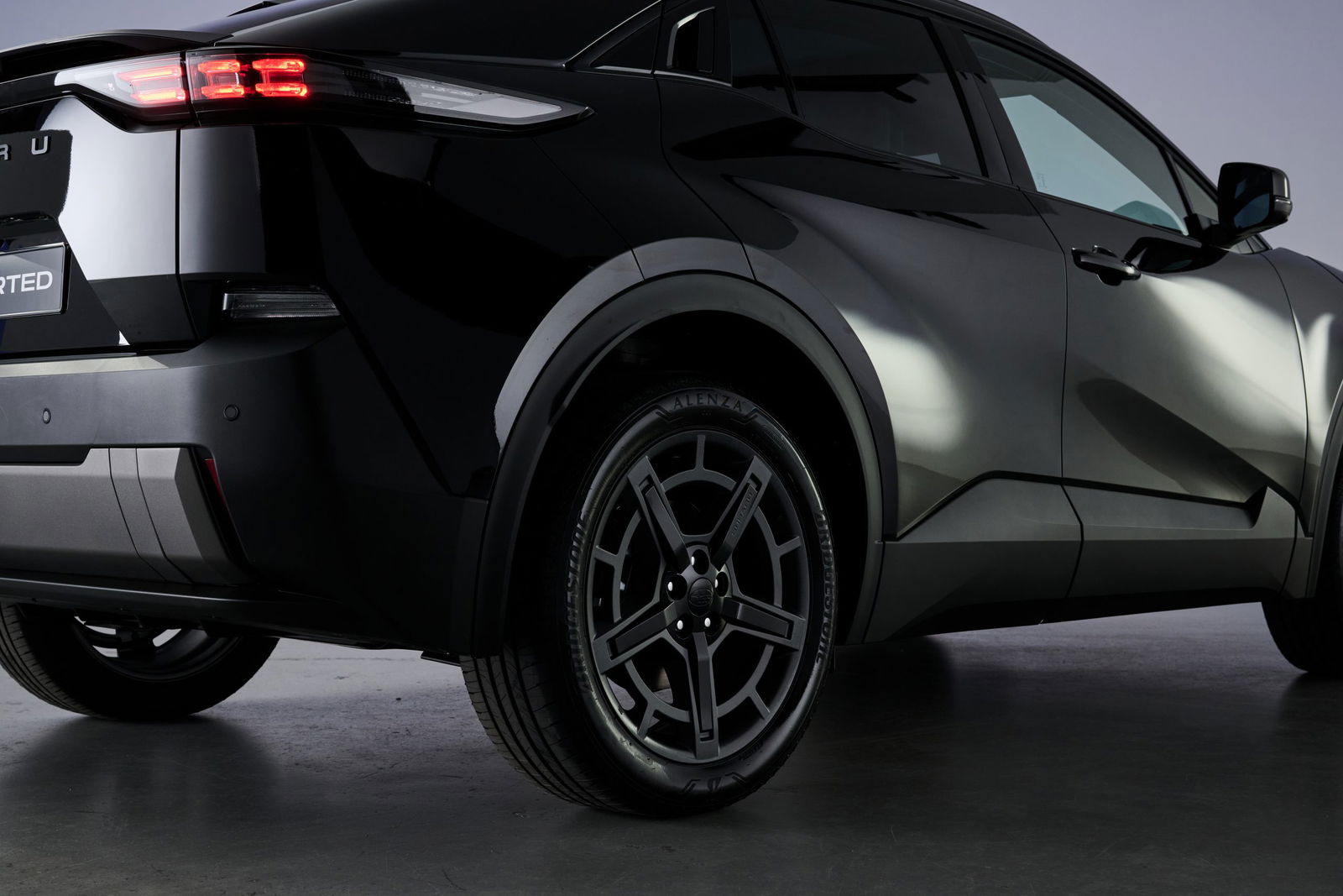 El nuevo Subaru destaca por su diseño audaz y líneas distintivas. El nuevo Subaru destaca por su diseño audaz y líneas distintivas.