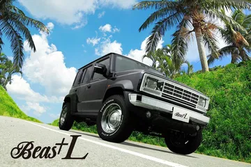 El Suzuki Jimny, un 4x4 clásico y compacto, ideal para la aventura en cualquier terreno.