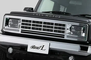 Diseño frontal del Suzuki Jimny, un todoterreno icónico y compacto para aventureros.