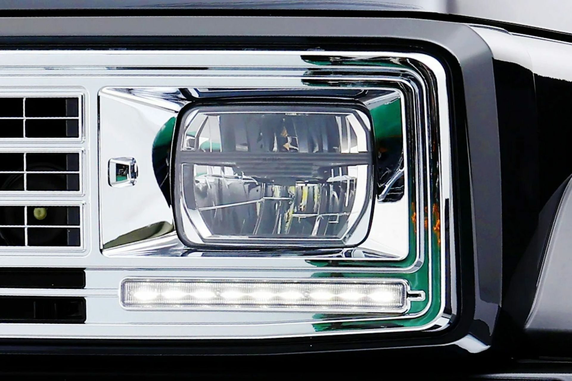 Clase y robustez en el diseño de los faros para un 4x4 compacto.