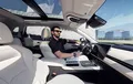 Interior espacioso con acabados de calidad y tecnología avanzada. Ideal para viajes confortables.