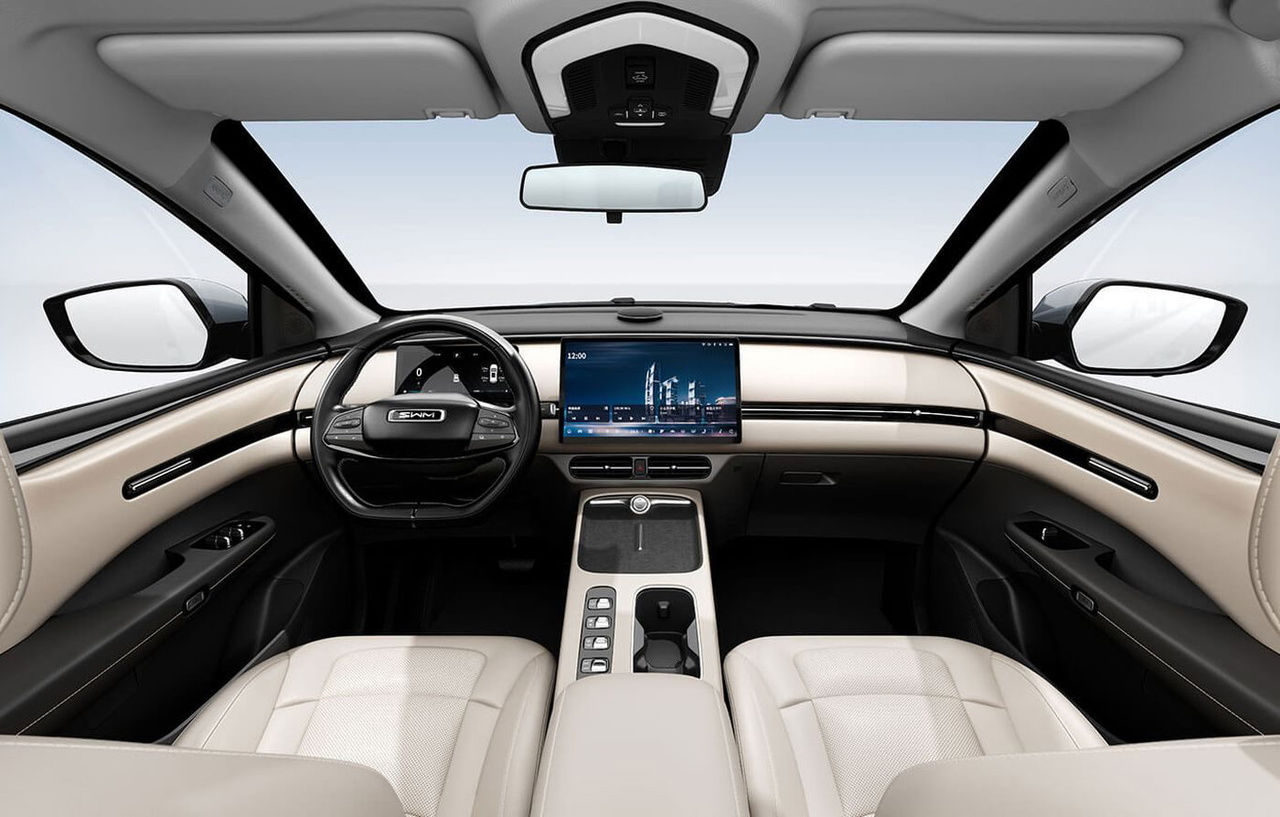 Interior elegante con acabados de lujo y tecnología avanzada.