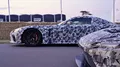El sucesor del Lexus LFA con camuflaje se muestra en Goodwood, revelando su diseño en parte.