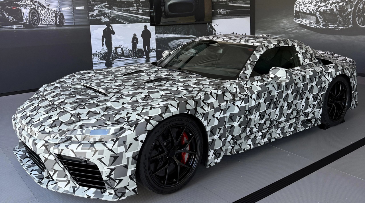 El nuevo Toyota GT Concept llama la atención con su diseño camuflado impresionante.