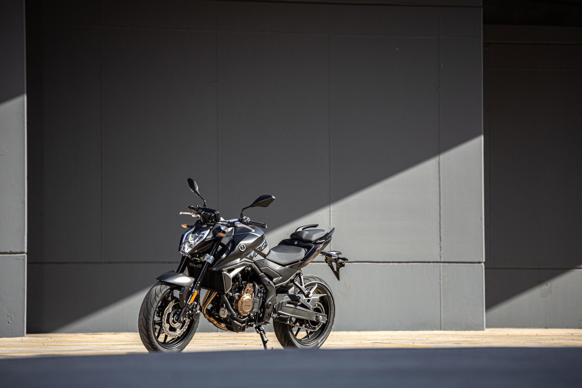 La Voge 625R desafía a la Yamaha MT-07 con estilo y tecnología a un precio competitivo.