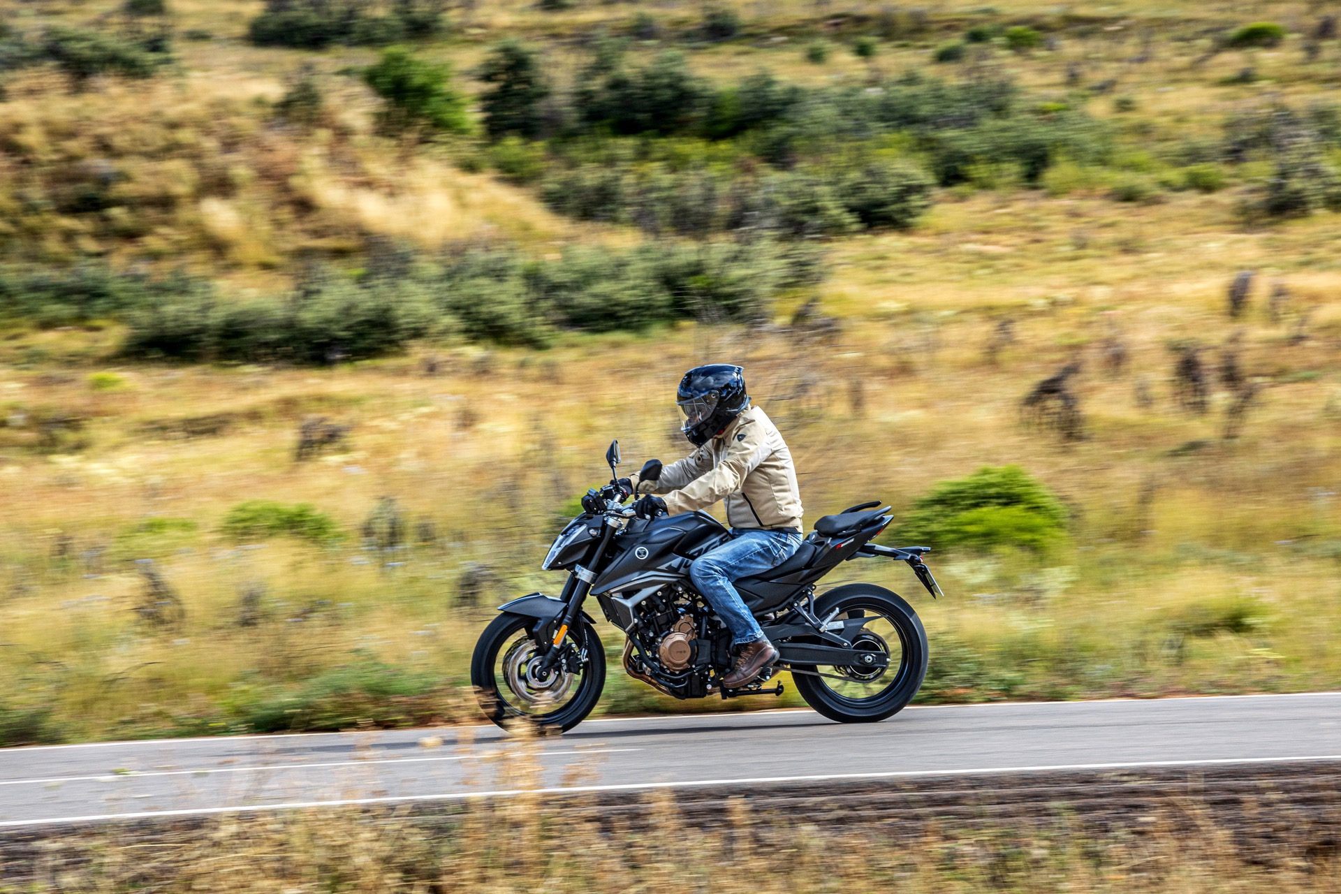 La Voge 625R se presenta como una opción deportiva aspirando a rivalizar con la Yamaha MT-07.