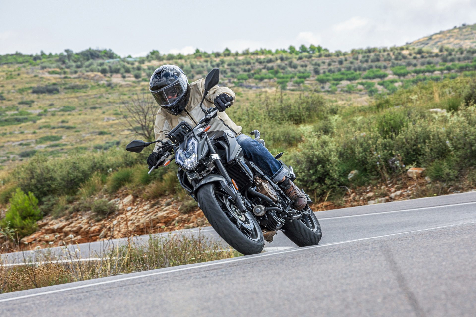 La Voge 625R combina diseño deportivo y precio competitivo para desafiar a la Yamaha MT-07.