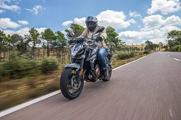 La Voge 625R destaca por su diseño agresivo, ideal para quienes buscan una moto ágil y económica.